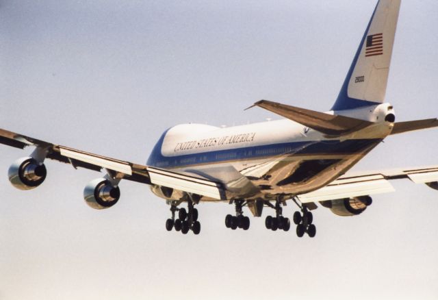 Boeing 747-200 — - VC doing transition work in KDOV pattern.