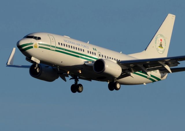 Boeing 737-700 (5N-FGT) - 05/12/2013