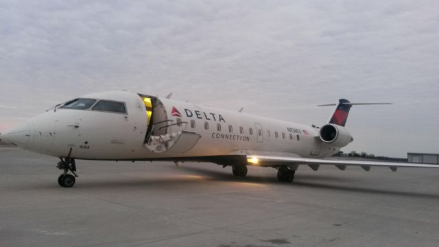 Canadair Regional Jet CRJ-200 (N934EV)