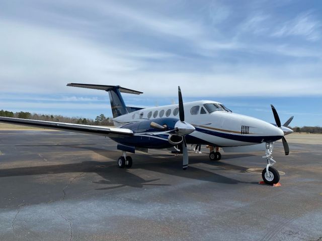 Beechcraft Super King Air 200 (N335TA) - University of Mississippi airport before departing to DTS (Destin Executive)