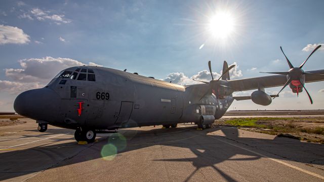 Lockheed C-130 Hercules (0669)