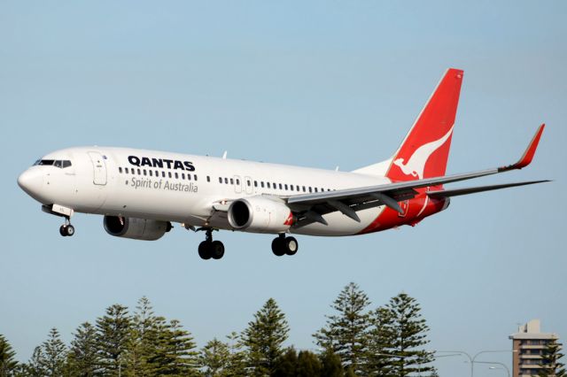 Boeing 737-800 (VH-VYL) - On short finals for runway 05. Wednesday, 21st May 2014.