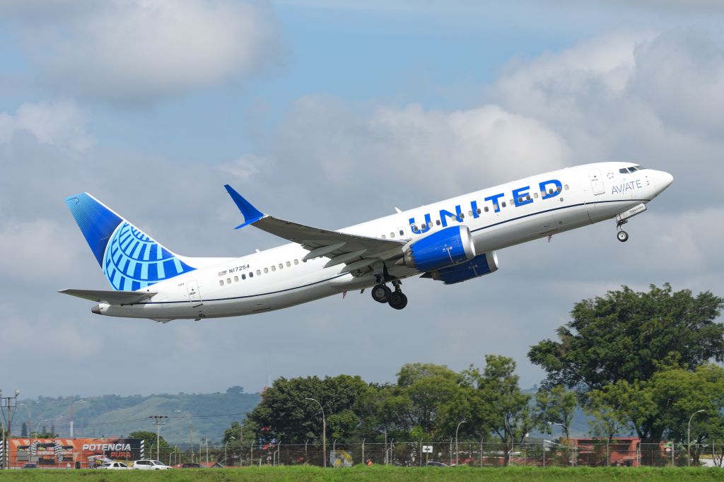 Boeing 737 MAX 8 (N17254)
