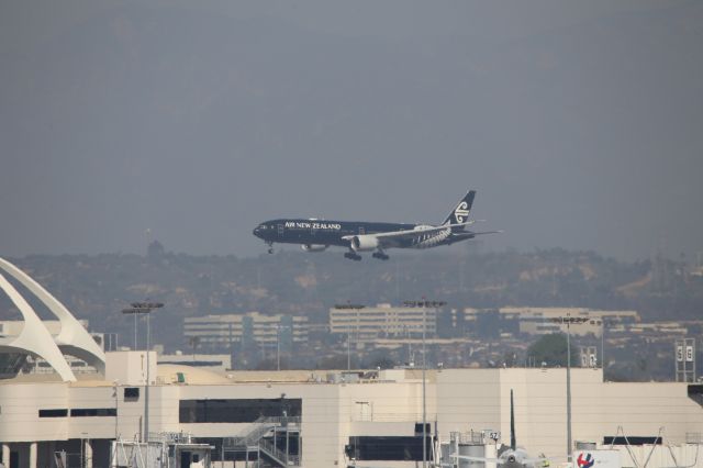 BOEING 777-300ER (ZK-OKQ)