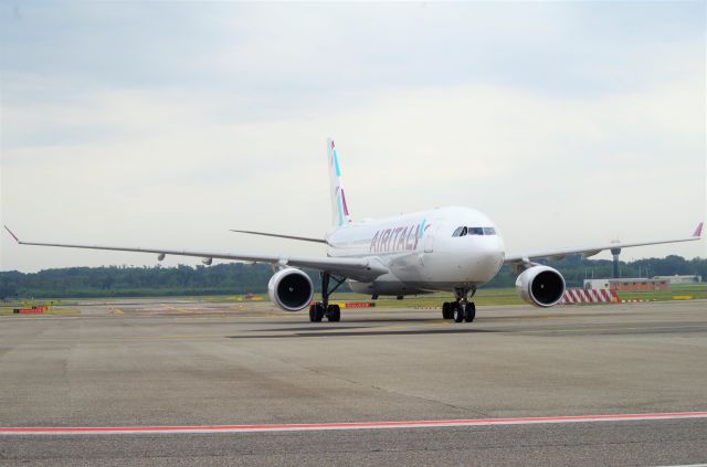 Airbus A330-200 (EI-GGR)