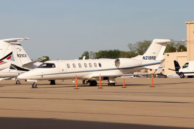 Learjet 40 (N219RB)