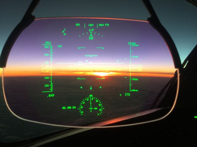 Boeing 787-9 Dreamliner (XA-AMR) - HUD view at sunset 