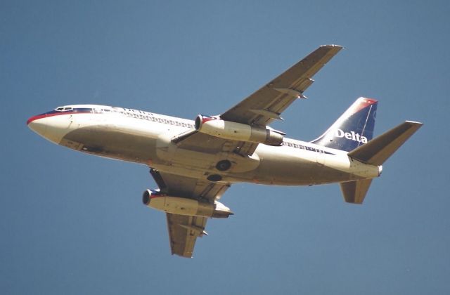 Boeing 737-200 —