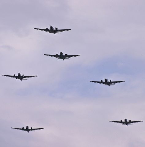 JUNKERS Ju-52/3m — - Six Junkers Ju-52 in a formation during Oldtimer Meeting at Hahnweide (EDST) 2011-09-02.