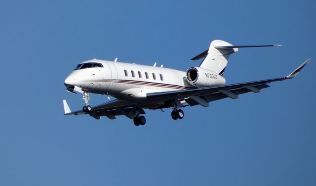 Canadair Challenger 350 (N730QS) - On final is this 2016 Canadair Challenger 350 in the Autumn of 2018. N730QS once belonged to a Israeli Gulfstream G200 and some of it's photos are also here including one I took in 2016 of it. Very similar features at first glance.