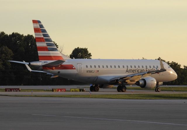 Embraer 170/175 (N788CJ)