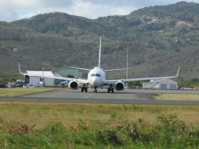 Boeing 737-700 (C-FWAF)