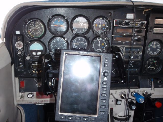 Cessna Skylane (N71690)