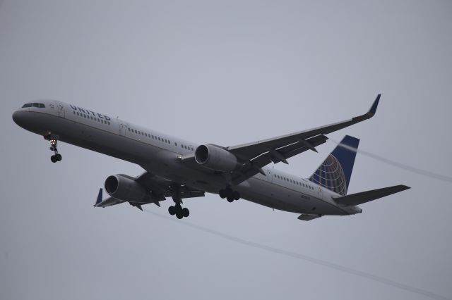 BOEING 757-300 (N75851)