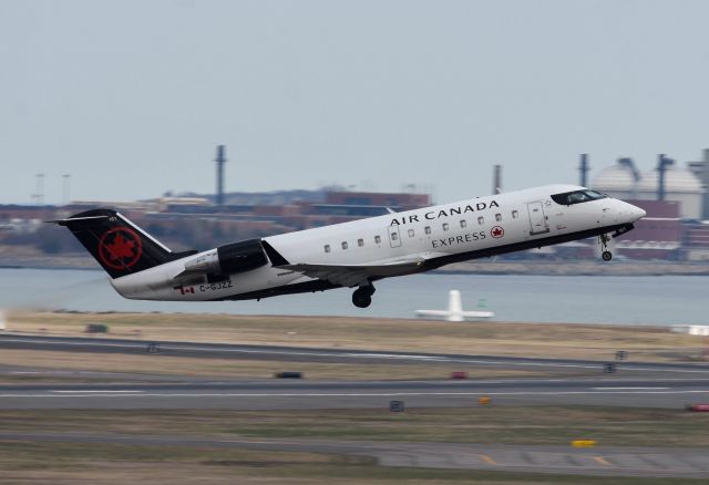 Canadair Regional Jet CRJ-200 (C-GJZZ)