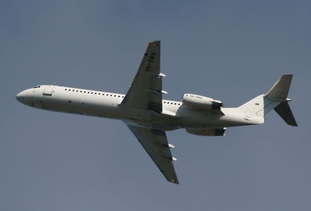 Fokker 100 (VH-XWN)