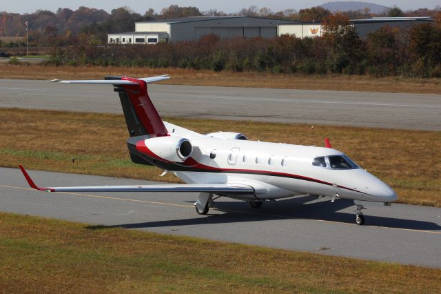 Embraer Phenom 300 (N807N)