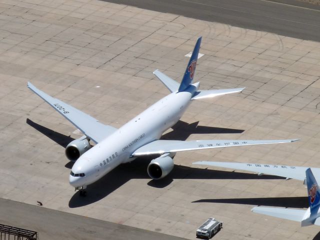 Boeing 777-200 (B-2071) - Apr. 19, 2009