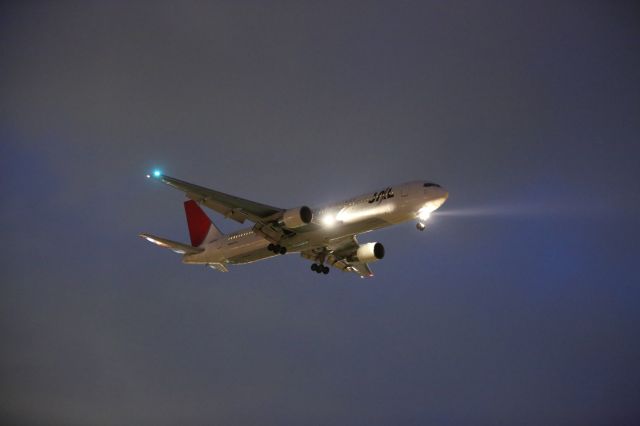 BOEING 767-300 (JA8299) - 26 August 2015:HND-HKD.