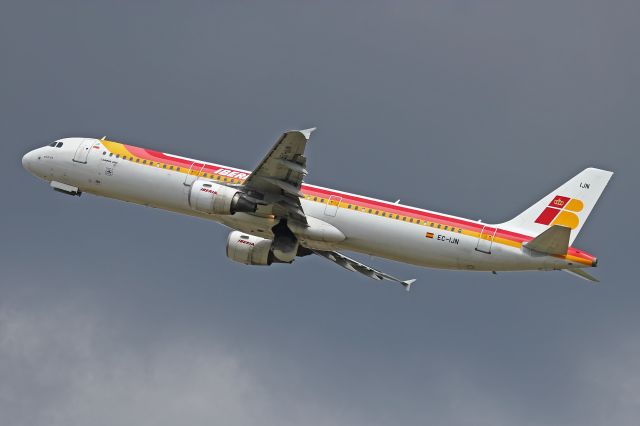 Airbus A321 (EC-IJN)