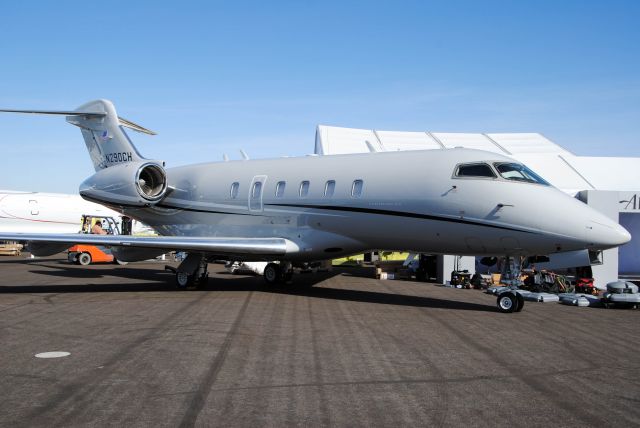 Bombardier Challenger 300 (N290CH)