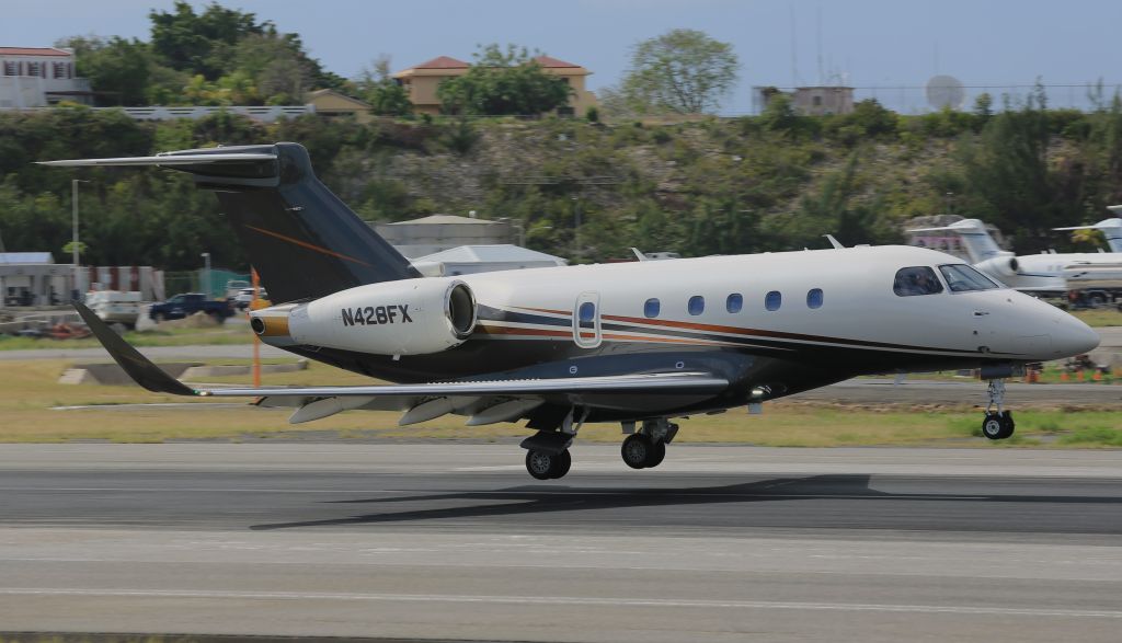 Embraer Legacy 450 (N428FX)