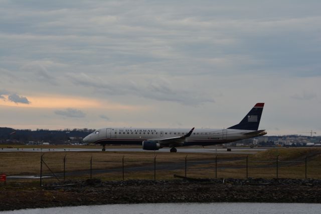 Embraer ERJ-190 (N956UW)