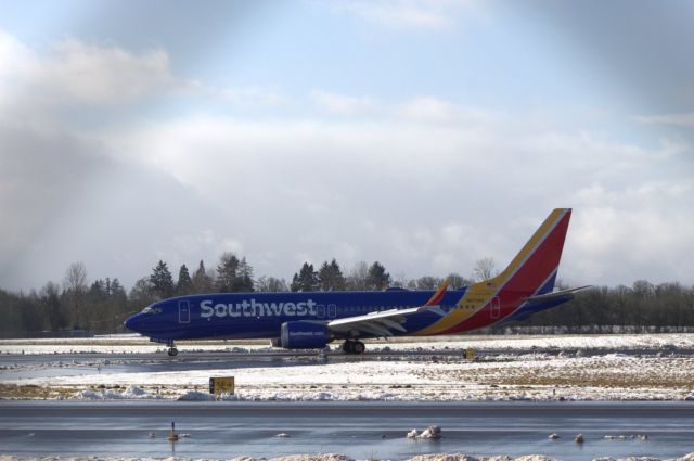 Boeing 737 MAX 8 (N8704Q) - As the picture gets posted, the aircraft is halfway to PHNL from KLAS. The MAX 8 is regularly scheduled out of Eugene now. 