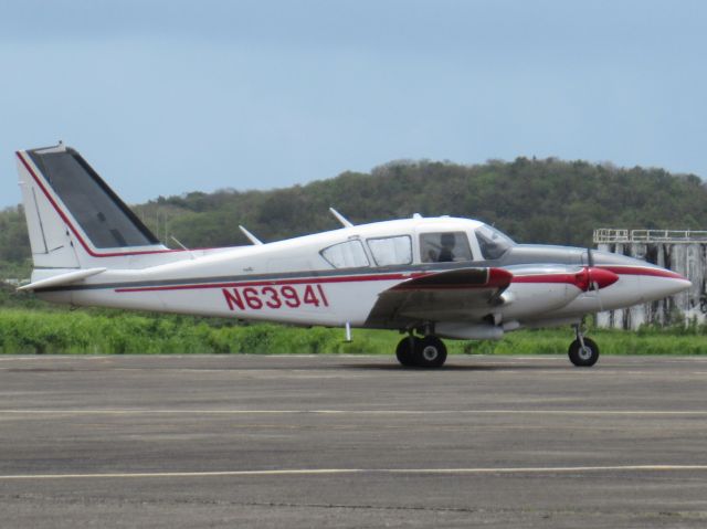 Piper Aztec (N63941)