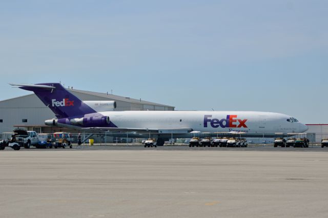 BOEING 727-200 (N221FE)