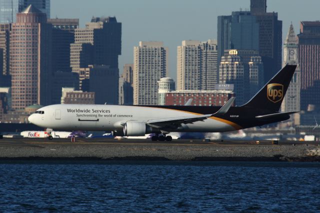 BOEING 767-300 (N337UP)