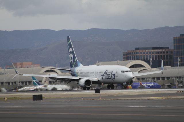 Boeing 737-800 (N568AS)