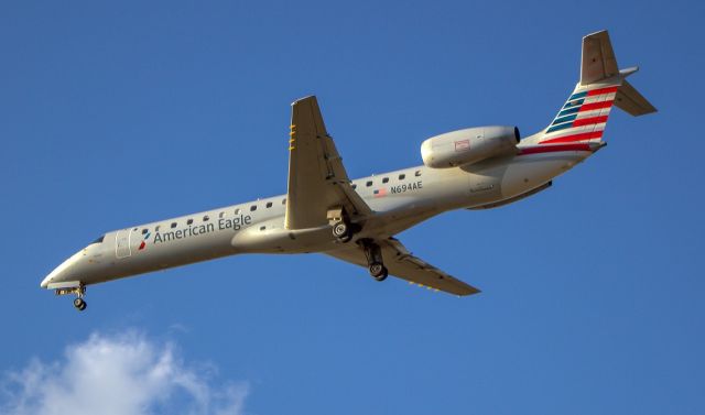 Embraer ERJ-145 (N694AE)