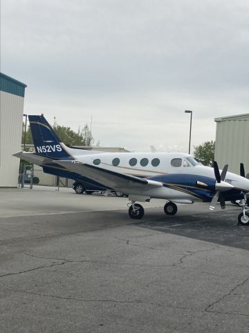 Beechcraft King Air 90 (N52VS) - Sitting on the ramp