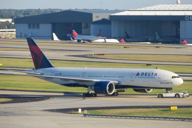 BOEING 777-200LR (N702DN) - Delta Airlines 777-200 "The Spirit Of Atlanta" 10/11/13