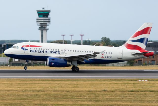 Airbus A319 (G-EUOE)