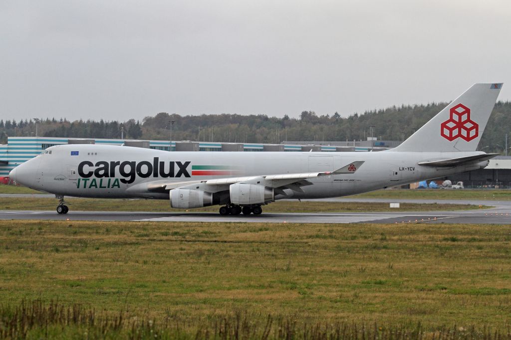 BOEING 747-8 (LX-YCV)