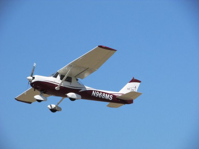 Cessna 152 (N968MS) - Taking off RWY 26L