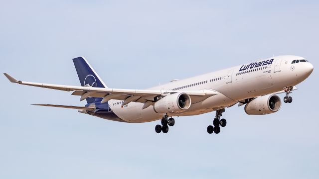 Airbus A330-300 (D-AIKD) - One of the first Lufthansa A330-300's in the new Lufthansa Blue Paint