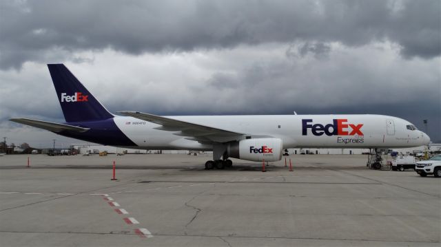 Boeing 757-200 (N964FD) - FedEx 757 at BUF! Taken on the cargo ramp
