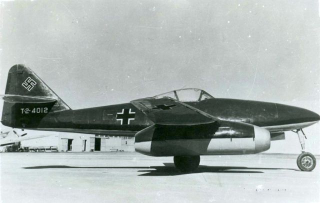 MESSERSCHMITT Me-262 Replica (T24012) - scanned from photograph