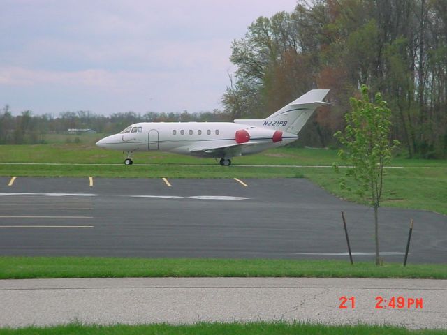 Hawker 800 (N221PB)