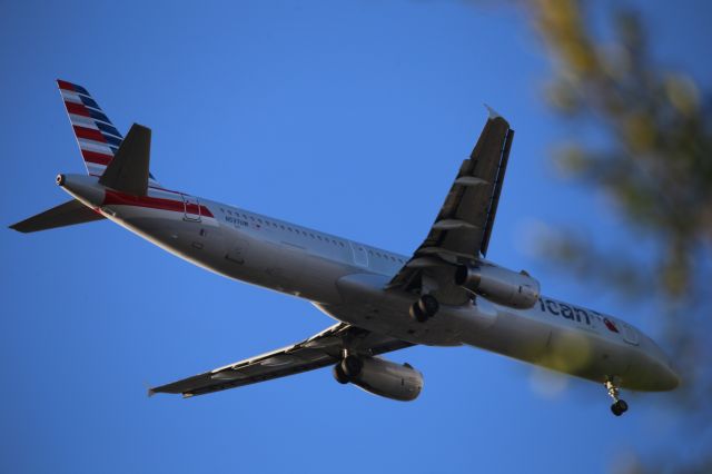 Airbus A321 (N537UW)