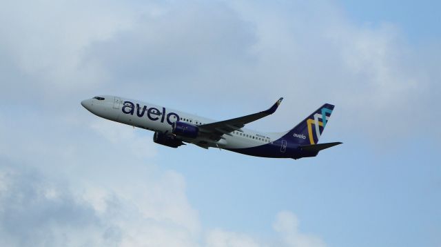 Boeing 737-800 (N233GE) - 9/23/22 take off from Rwy 35L