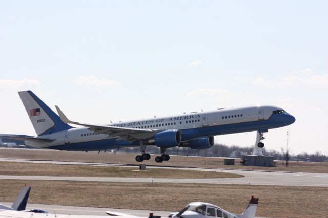 Boeing 757-200 (N90003) - Taken 3-23-13 Air Force 2