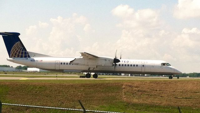 de Havilland Dash 8-400 (N336NG)