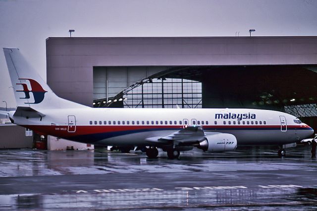 BOEING 737-400 (9M-MLD) - MALAYSIA AIRLINES - BOEING 737-4H6 - REG : 9M-MLD (CN 24434/1912) - ADELAIDE INTERNATIONAL INTERNATIONAL AIRPORT SA. AUSTRALIA - YPAD 4/10/1991
