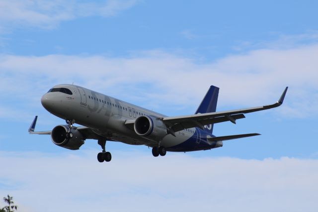 Airbus A320neo (EI-SIN) - A SAS Scandinavian A320neo on final approach into LHR, landing on runway 27L.br /br /Location: Myrtle Ave.br /Date: 04.09.22 (dd/mm/yy)