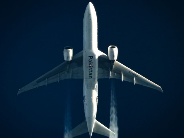 Boeing 777-200 (AP-BGZ)