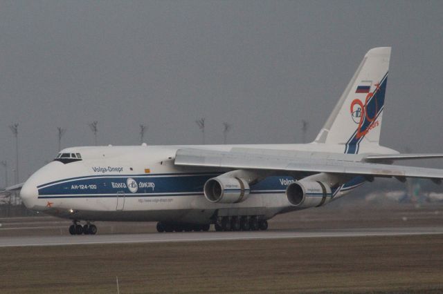 Antonov An-124 Ruslan —